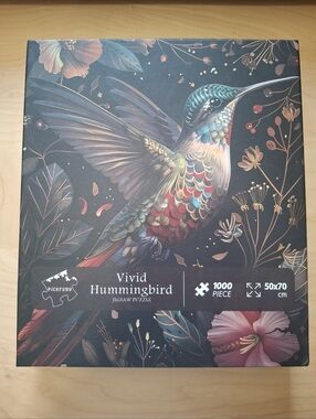 NWOT Vivid Hummingbird Puzzle - 1000 Piece (Colorful)